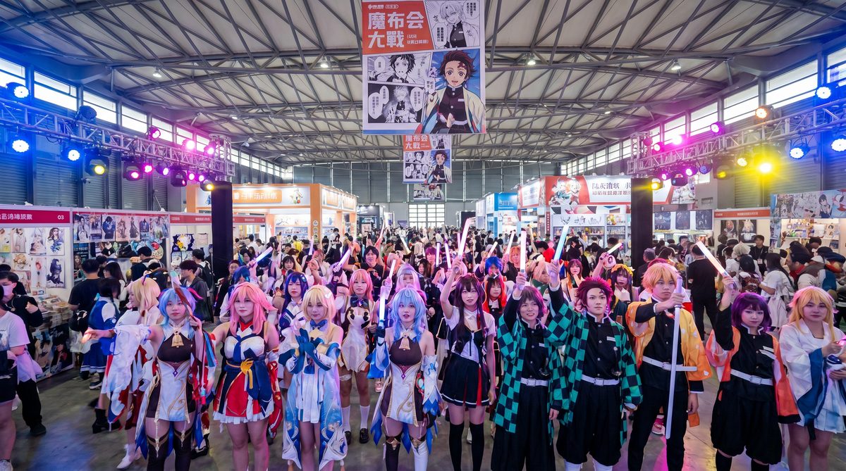 七天眼镜妹动漫cosplay视频